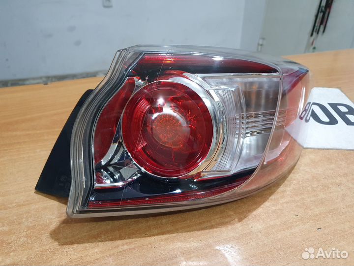 Правый внешний фонарь мазда 3 BL 2012 год хэтчбек