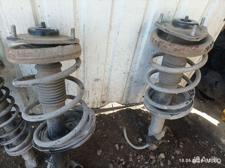 Амортизатор передний Mitsubishi Lancer 9 седан