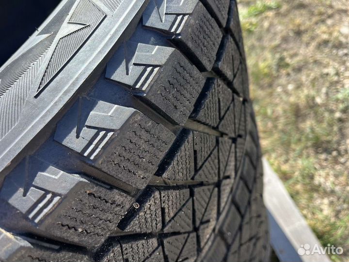 Bridgestone Blizzak Ice 265/65 R17