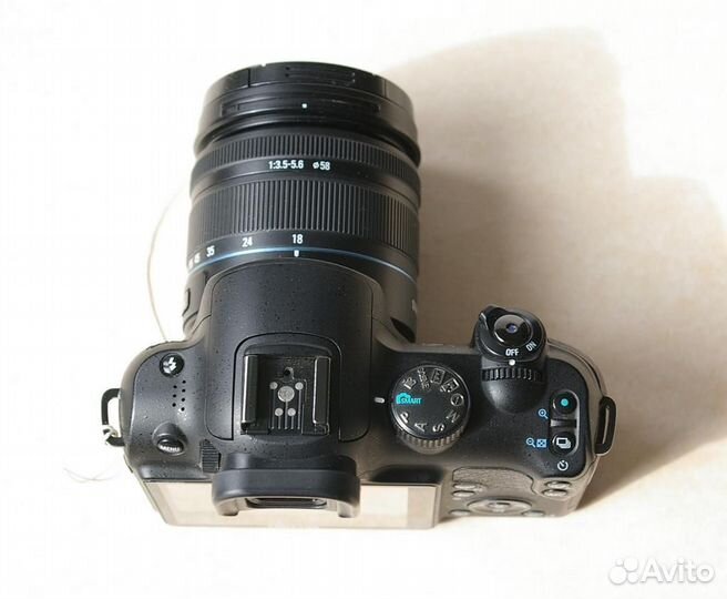 Беззеркалка Samsung NX11