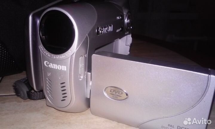 Видеокамера Canon DC100