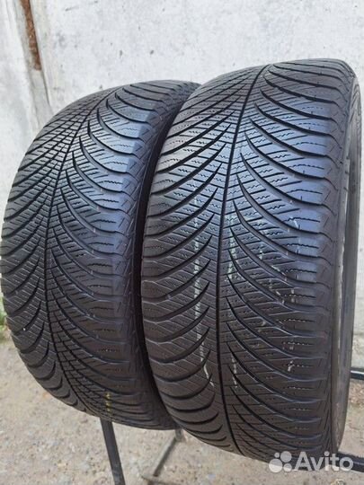 Goodyear Vector 4Seasons 235/55 R17 103V