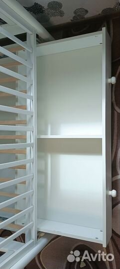 Детская кроватка с маятником и ящиком