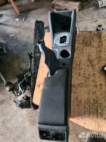 Подлокотник Renault Fluence седан M4R 2011