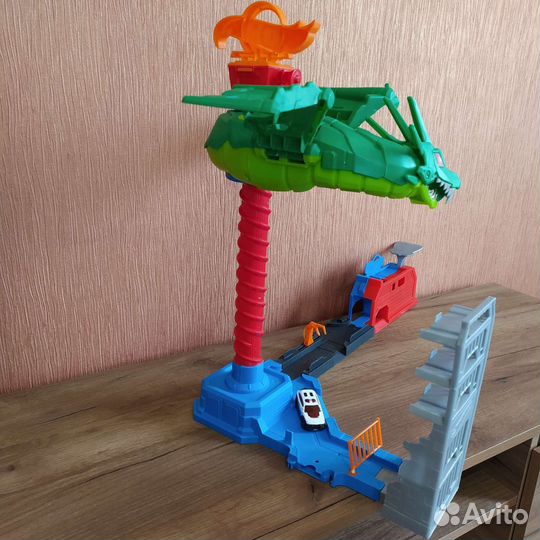 Hot Wheels Воздушная атака дракона оригинал