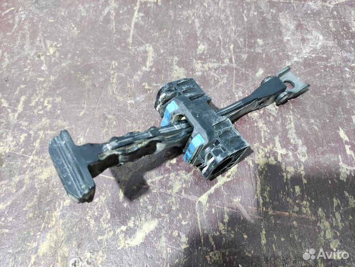 Ограничитель передний правый VW Touareg