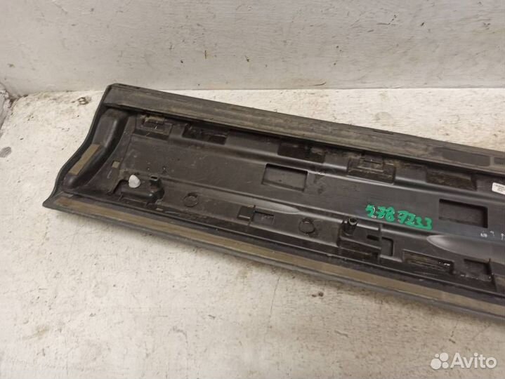 Накладка двери задней левой