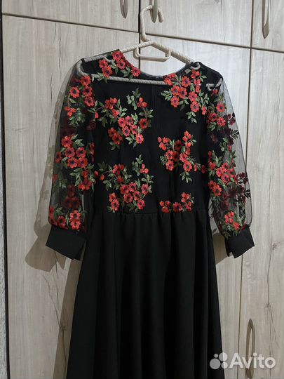 Платье вечернее с вышивкой