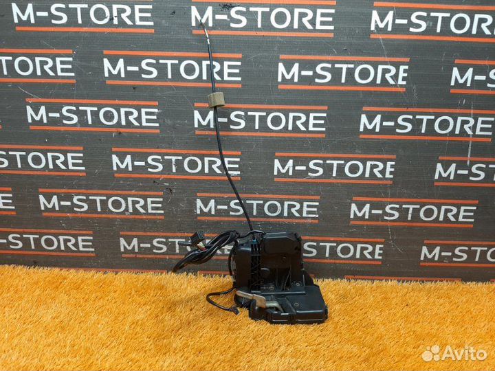 Замок двери передний правый Mercedes-Benz C-Class