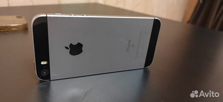 iPhone SE, 16 ГБ