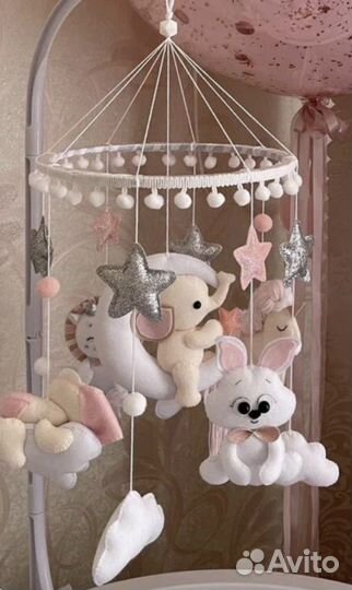 Мобиль на кроватку из фетра