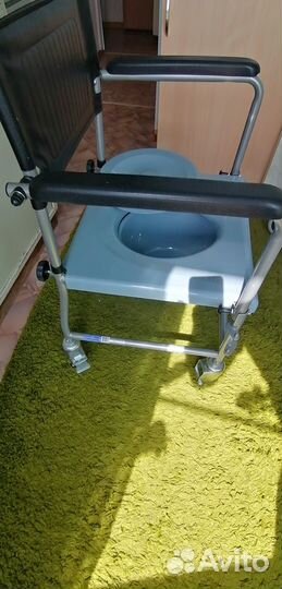 Кресло-каталка с туалетным устройством