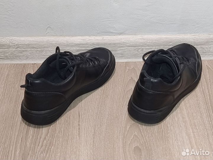 Кроссовки женские 37 размер