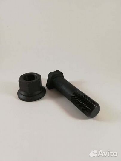 Шпилька колесная передняя с гайкой L90 D22 M22