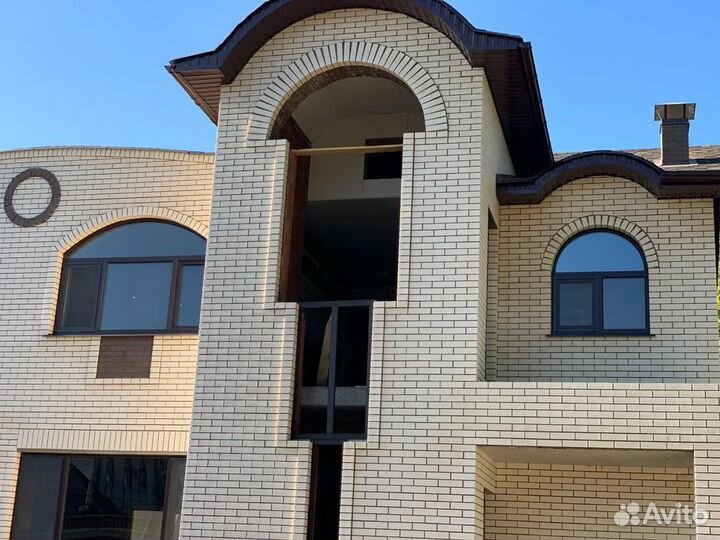 Белый облицовочный кирпич