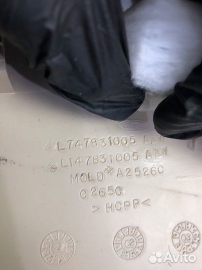 Обшивка салона левая Lincoln Navigator U228 5.4