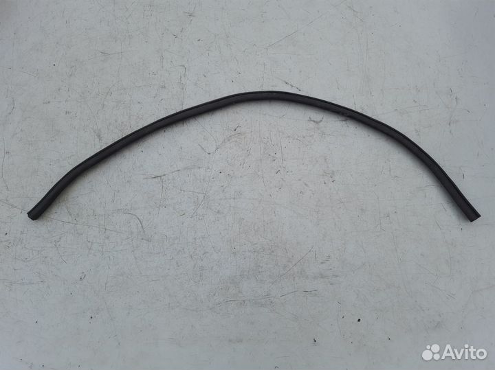 Уплотнитель капота Форд Торнео Коннект