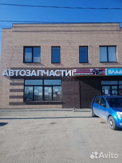Продавец автозапчастей