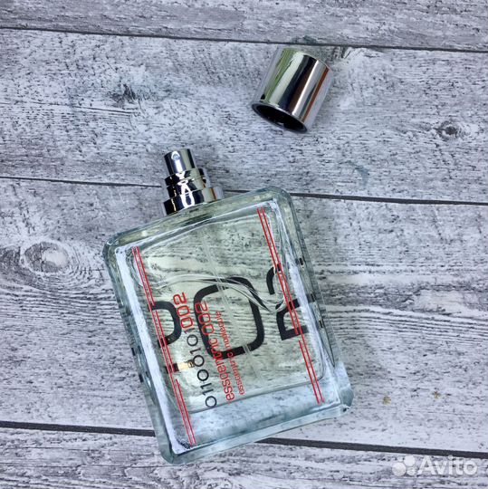 La Parretta Esscentric 002 Esscentric Molecule