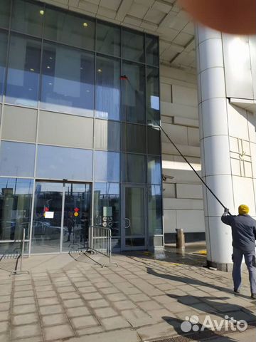 Высотная мойка окон, витражей и фасадов