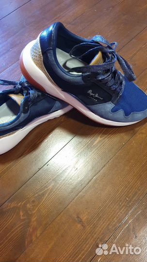Кроссовки женские 39 размер