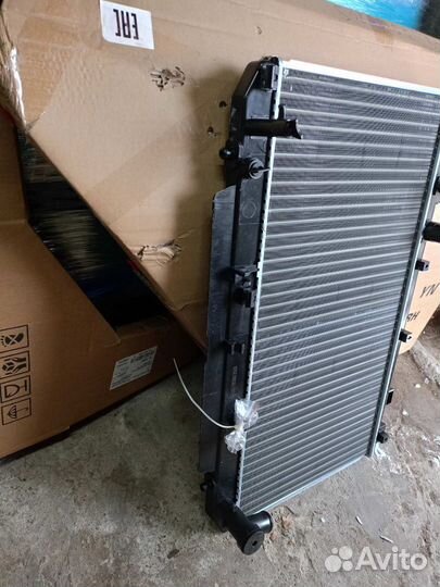 Радиатор охлаждения Toyota Rav4 2 поколения новый