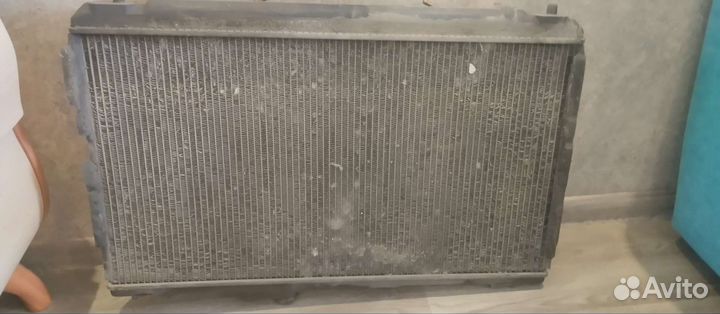 Радиатор охлаждения двигателя Toyota mark 2 110