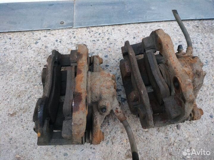 Суппорт тормозной передний левый Peugeot Partner