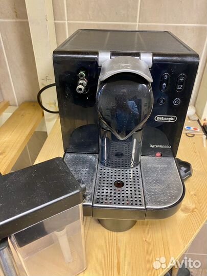 Кофемашина DeLonghi Lattissima Nespresso капсульна