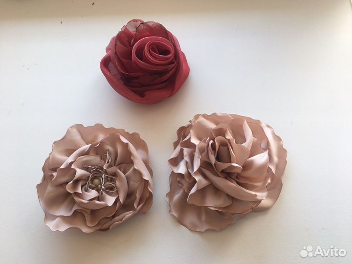 Брошь ручной работы цветок