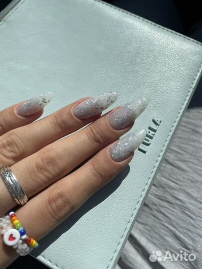 Требуется модель на маникюр