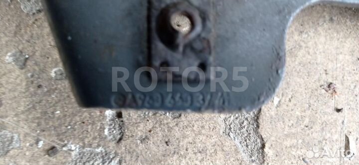 Кронштейн подножки кабины левый Mercedes-Benz