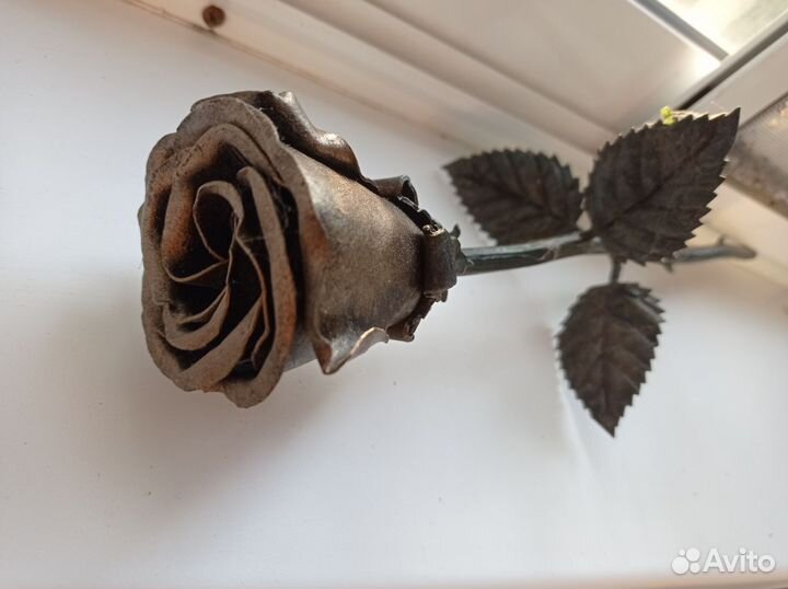 Роза кованая металлическая