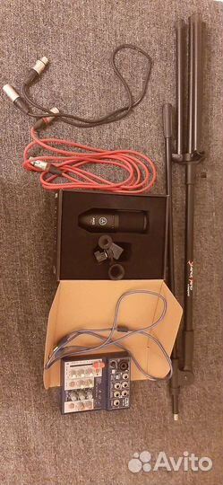 Студийный конденсаторный микрофон