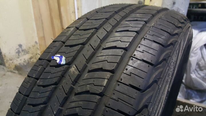 Kumho Road Venture APT KL51 235/60 R17