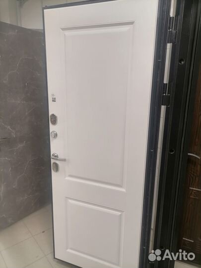 Двери входные с витрины
