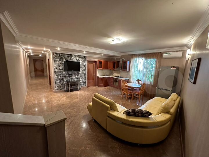 Дом 180 м² на участке 1 сот.