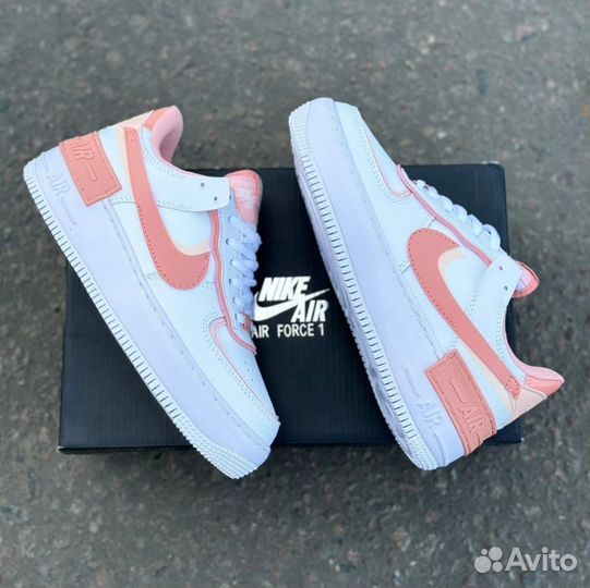 Кроссовки Nike женские