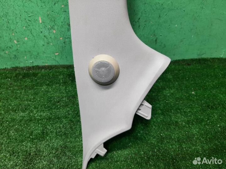 Обшивка правой стойки Toyota Aygo B10 2009