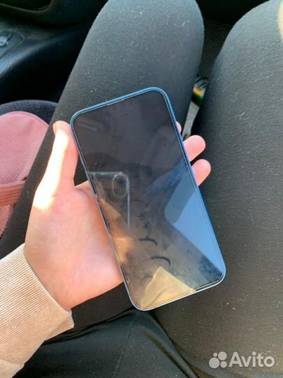 Телефон iPhone 13