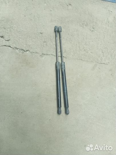 Газовые упоры на Рено Меган