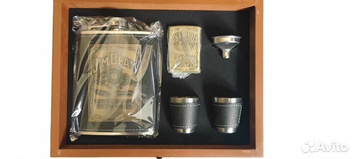 Фляга с шахматами, стопками, воронкой, зажигалкой