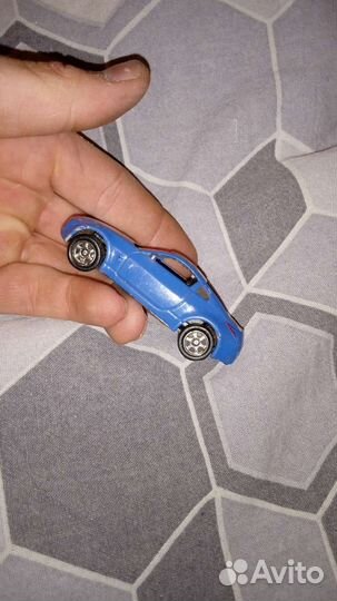 Игрушечная машинка