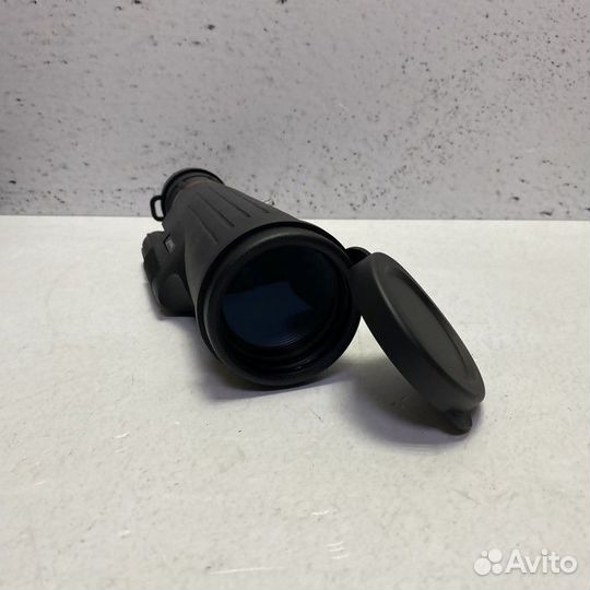Монокуляр Levenhuk 8-24x50