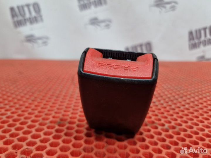 Замок ремня безопасности задний Skoda Yeti 5L cfhc