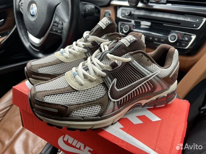 Кроссовки Nike Vomero 5