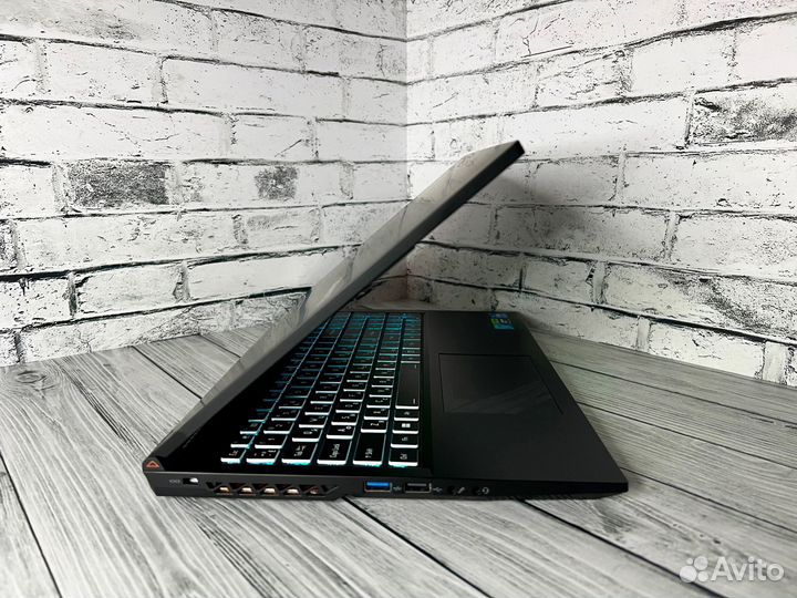 Игровой ноутбук на гарантии, новый RTX4050