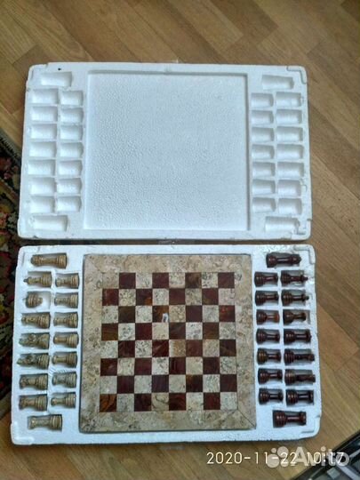 Шахматы из яшмы