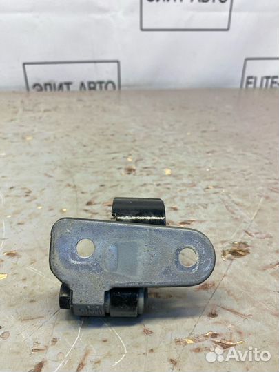 Петля двери задняя левая Bmw 5 G30 2.0 2021