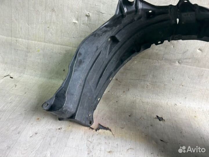 Подкрылок лев. перед. toyota yaris